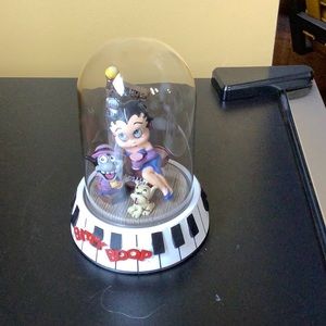 LIMTED EDITION BETTY BOOP BOURBON STREET COLLECTIBLE FIGURINE 1996